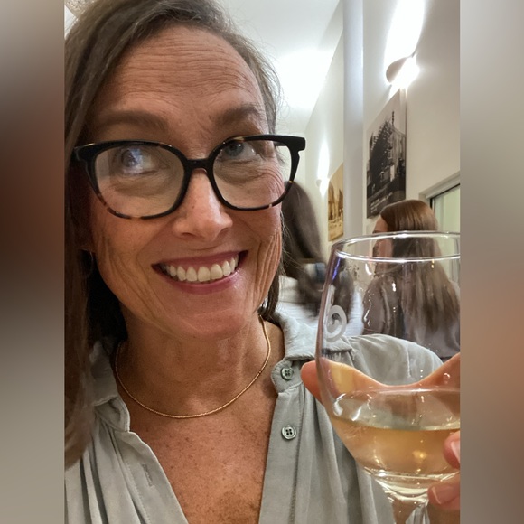 Meet your Posher, Beth - Picture 3 of 4